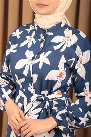 Kadın İndigo Çicek Desenli Düğmeli Kuşaklı Elbise