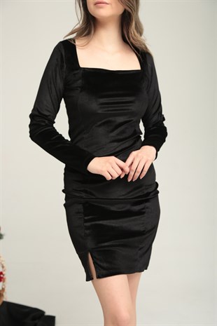 Kadın Siyah Kare Yaka Yırtmaçlı Mini Kadife Elbise
